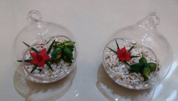 خرید تراریوم شیشه ای مدل قلب با گلهای خمیر چینی